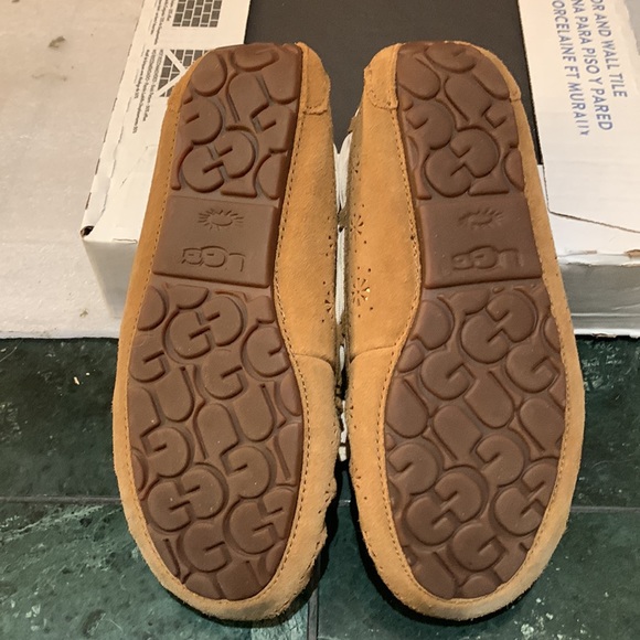 EUC UGG cut out foil loafers size 7. - Picture 5 of 5